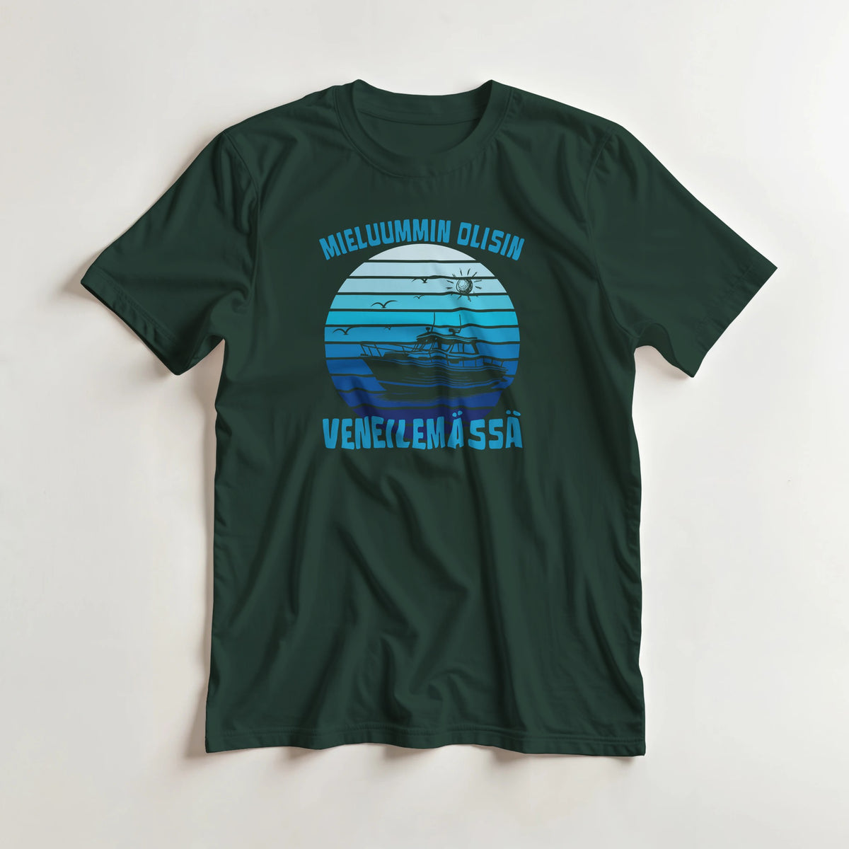 Mieluummin Olisin Veneilemässä v.3 - 3XL - 5XL T-paita – tuotekuva