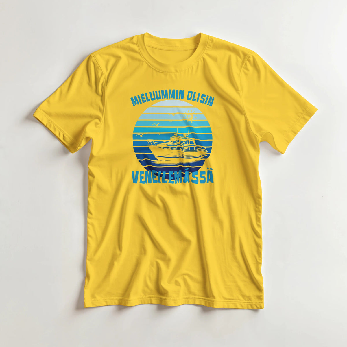 Mieluummin Olisin Veneilemässä v.3 - 3XL - 5XL T-paita – tuotekuva