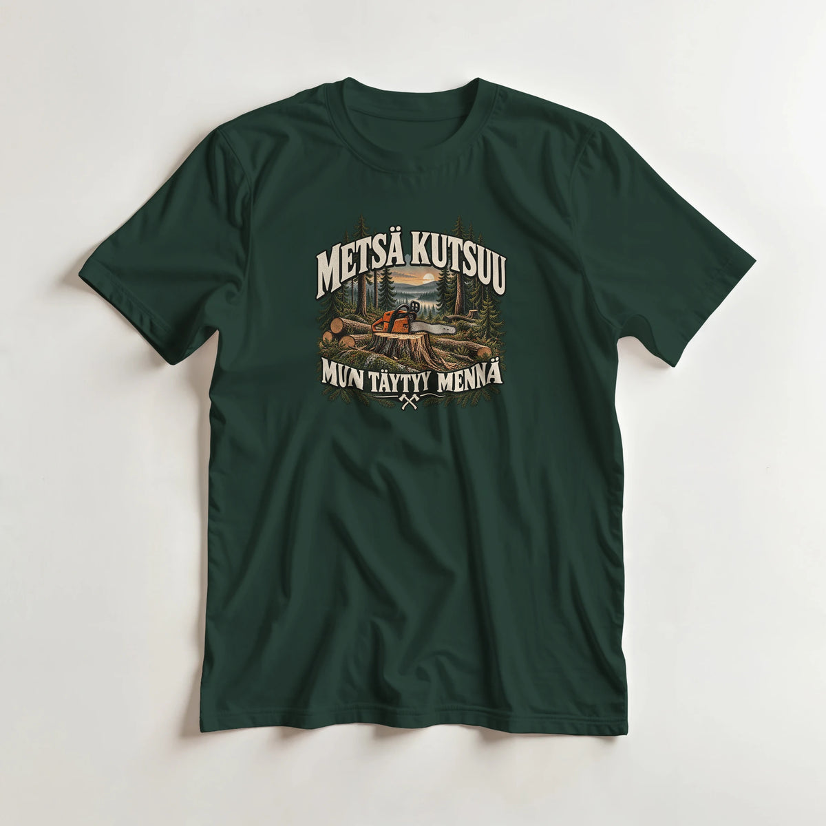 Metsä kutsuu Sahuria - 3XL - 5XL T-paita – tuotekuva