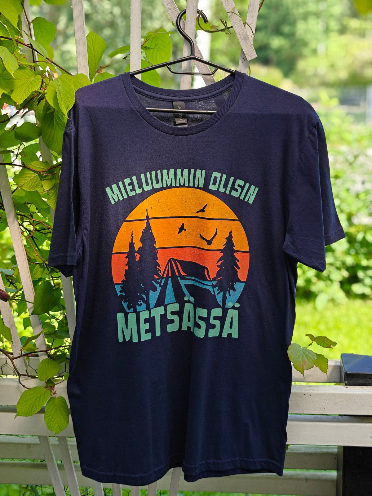 Mieluummin Olisin Metsässä v.6 - Miesten T - paita - Mun Paita